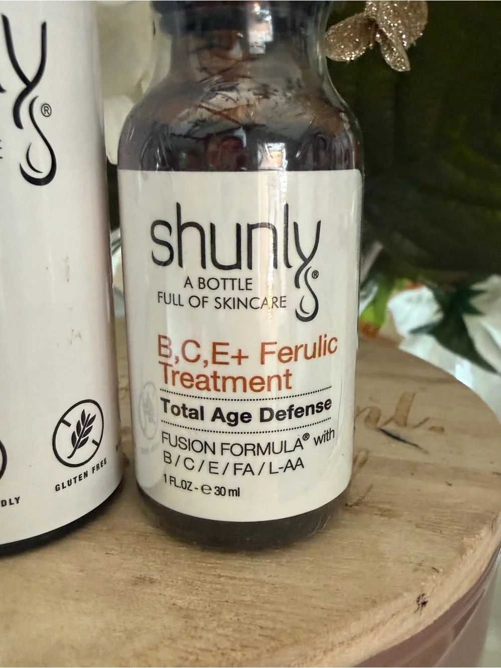 SHUNLY New Sealed bottle. B, C, E & Ferulic treatment. Total age defense.